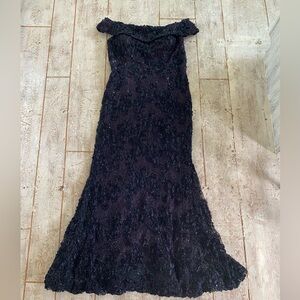 Beautiful Xscape mother of the bride/formal lace dress/gown size 16